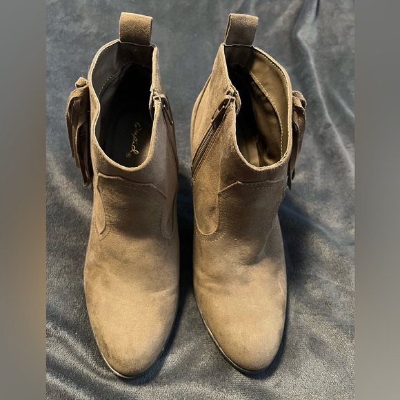 Qupid Suede Ankle Booties - Picture 2 of 5